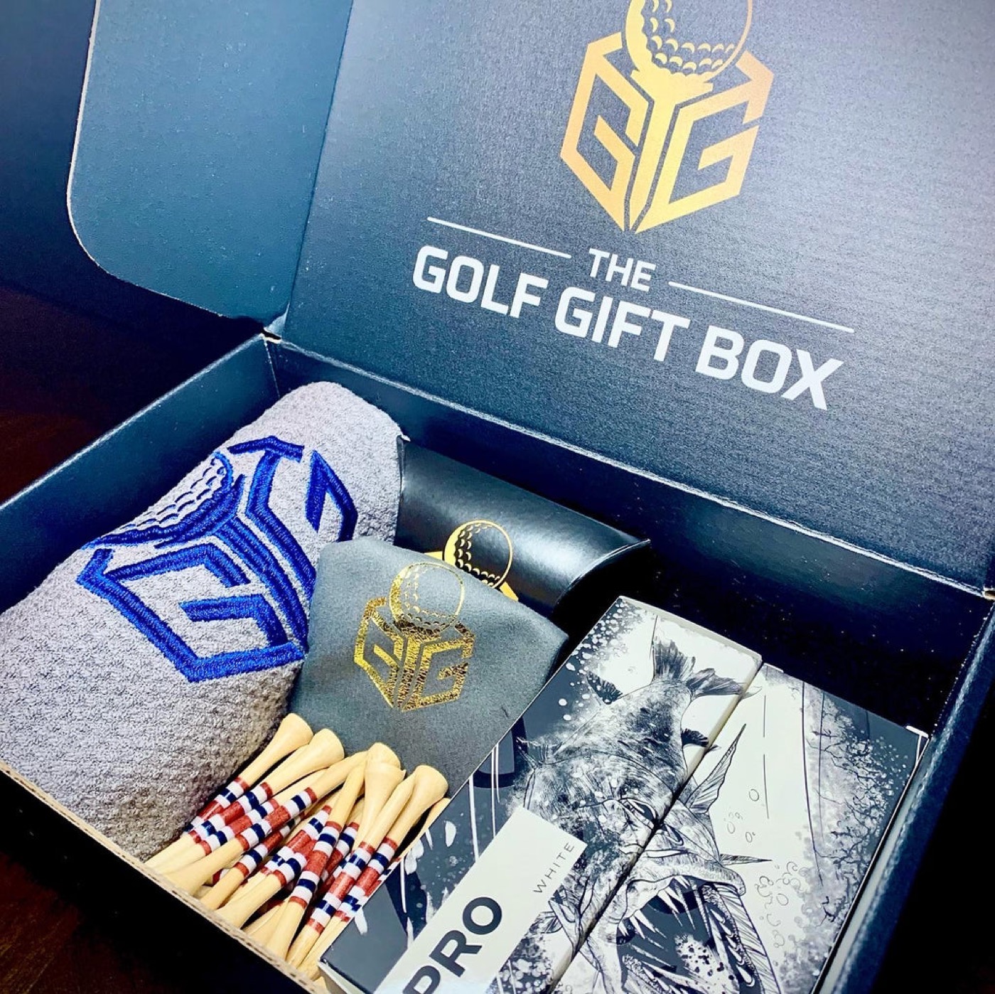 Golf Accessory Gift Set (Divot Tool, Markers & Tees)